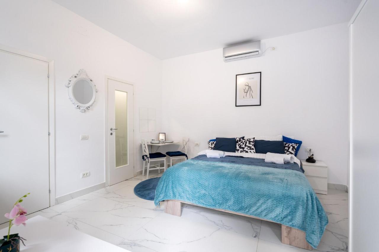 Blue-Line-Apartment-Unirii Bucareste Exterior foto